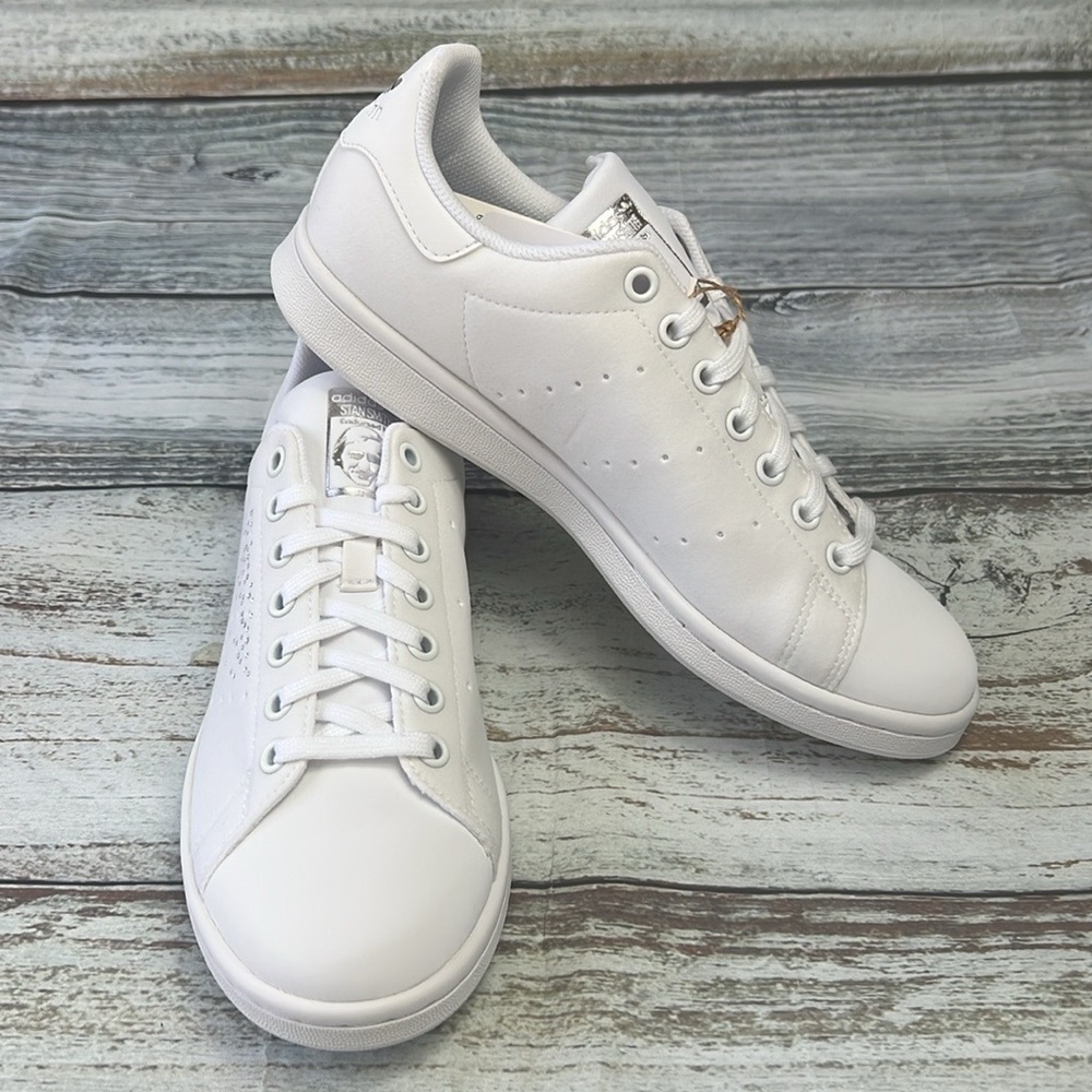 Adidas Original Stan Smith J White/White/Silver Size 7 Big Kids
